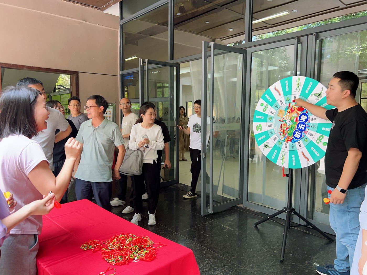 端午飞镖大挑战！靶盘上的五毒大作战，太燃了！